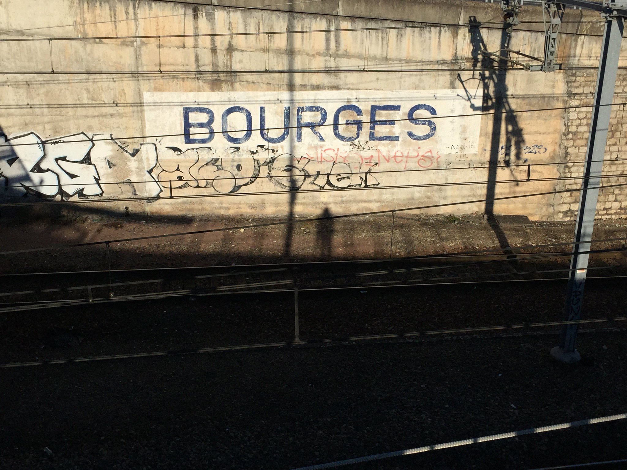Et je me dis que ce pèlerinage à Bourges, je lui devais. "On ne passe pas à Bourges sans penser à vous" https://t.co/rCvg7lgQ3O